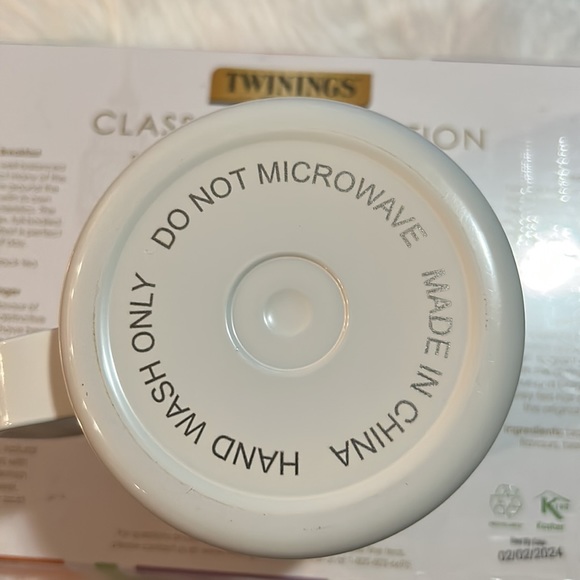 Kate Spade ♠️ bookshelf mug - Picture 5 of 5